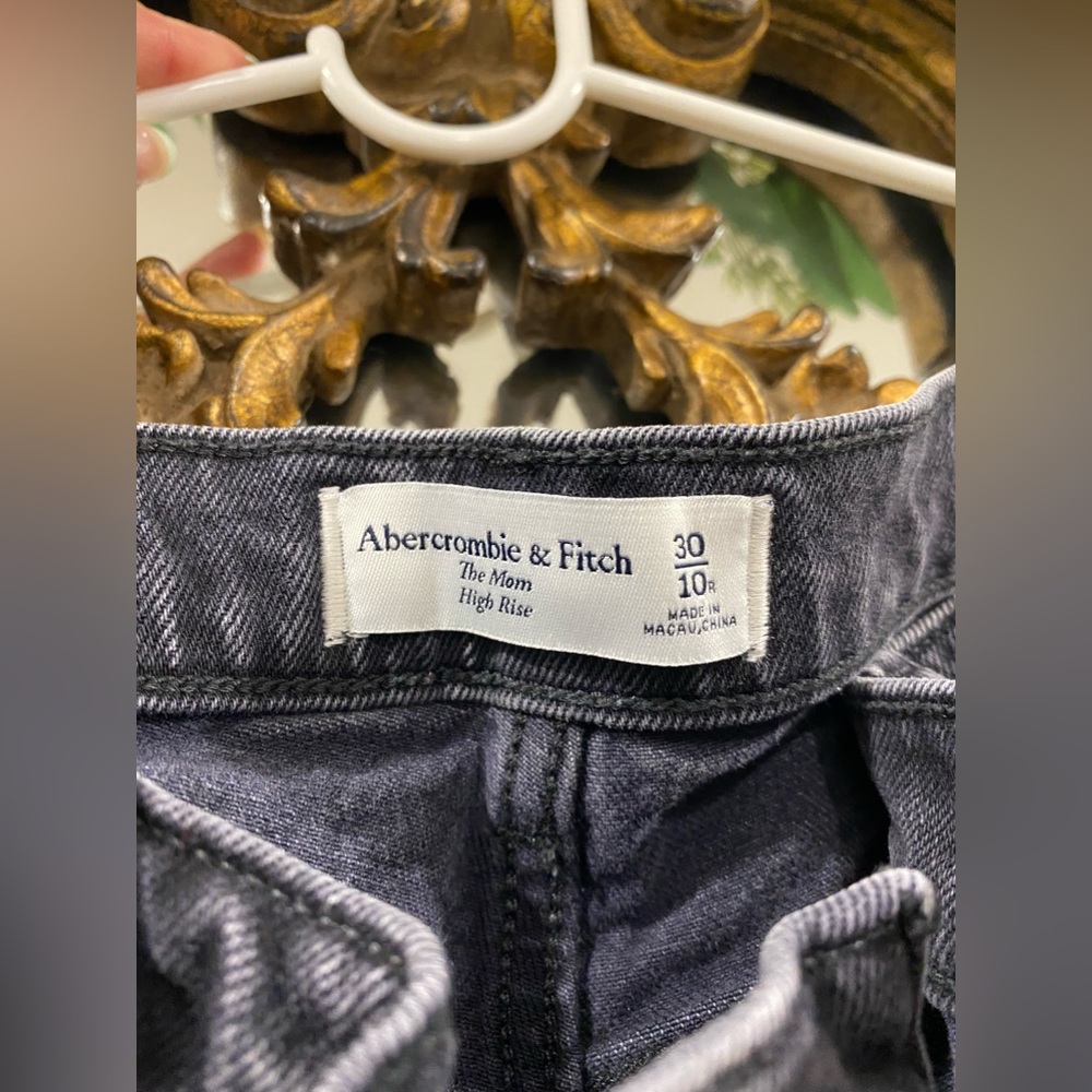 Abercrombie & Fitch Mom Jeans NWOT - Picture 3 of 4